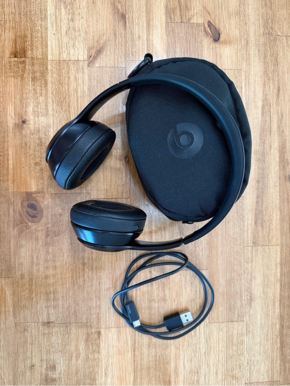 Beats by Dre Over-Ear Wireless Headphones in Black